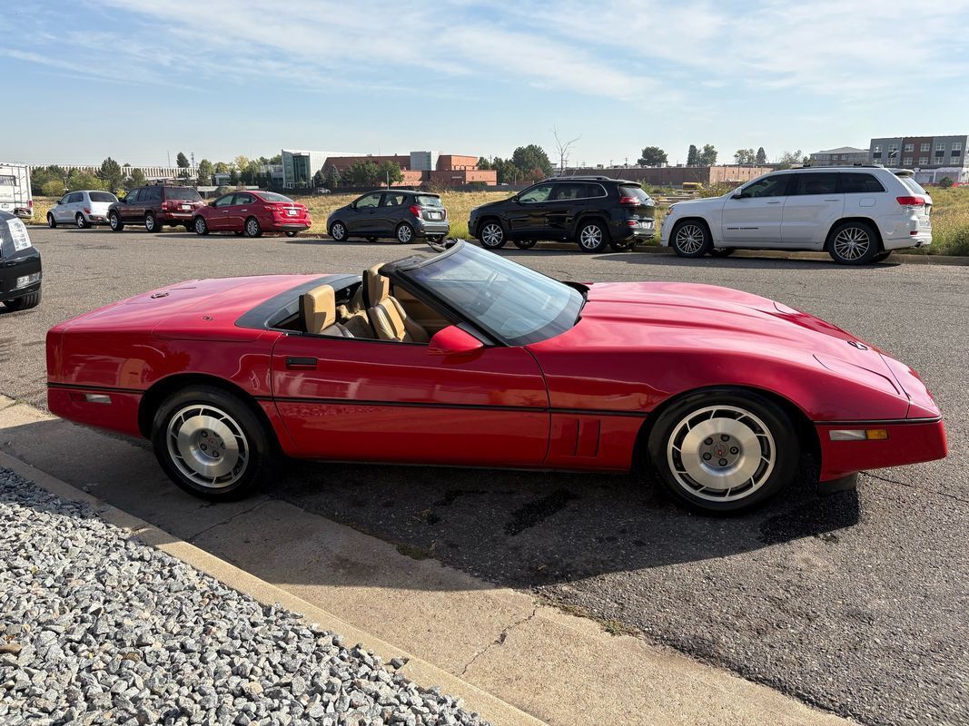 Chevrolet-Corvette-1987-20