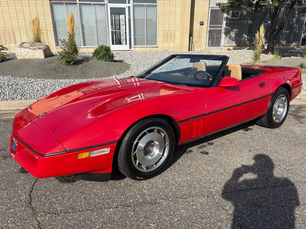 Chevrolet-Corvette-1987-27