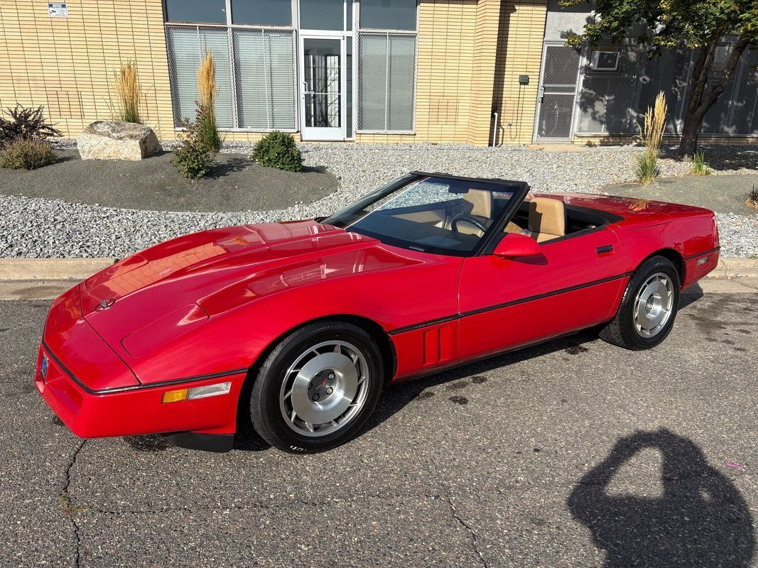 Chevrolet-Corvette-1987-28