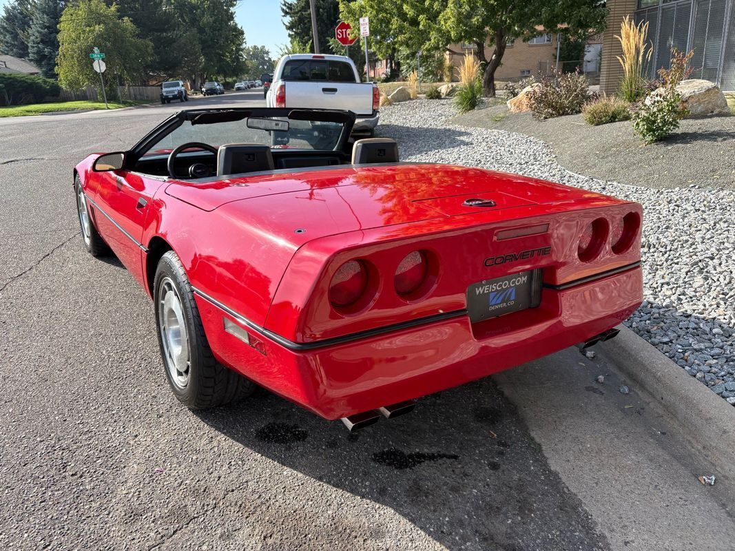 Chevrolet-Corvette-1987-3