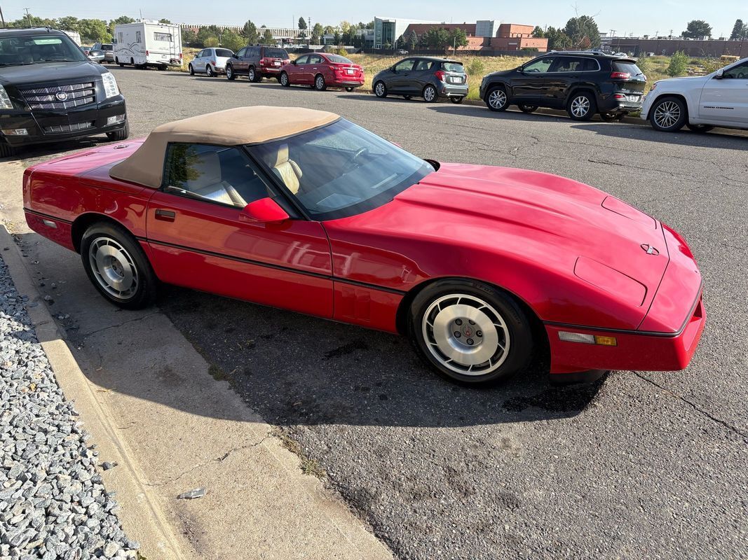 Chevrolet-Corvette-1987-33