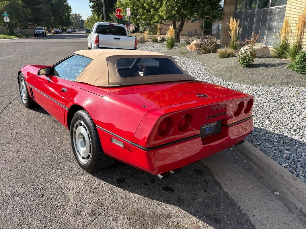 Chevrolet-Corvette-1987-34