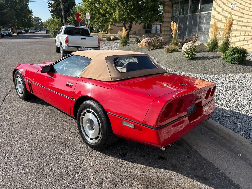 Chevrolet-Corvette-1987-39