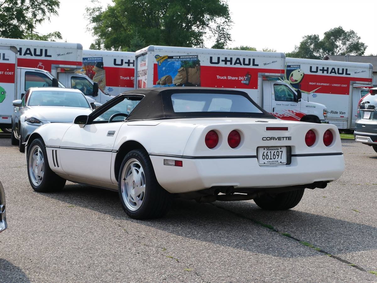 Chevrolet-Corvette-1988-1