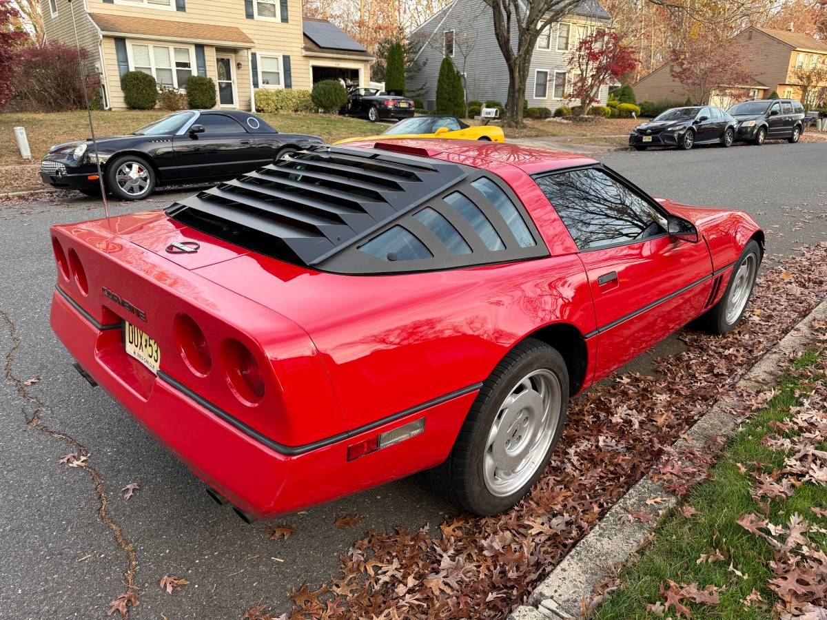 Chevrolet-Corvette-1988-16