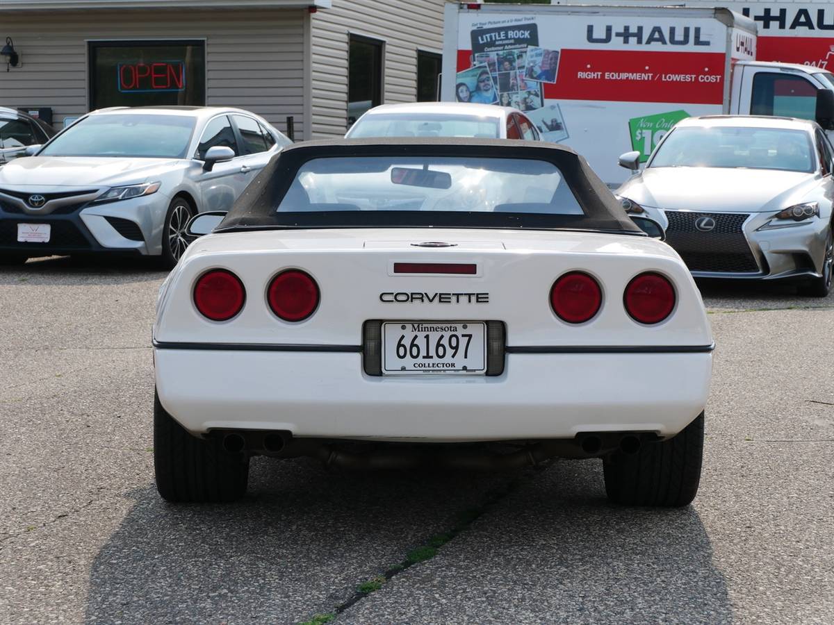 Chevrolet-Corvette-1988-19