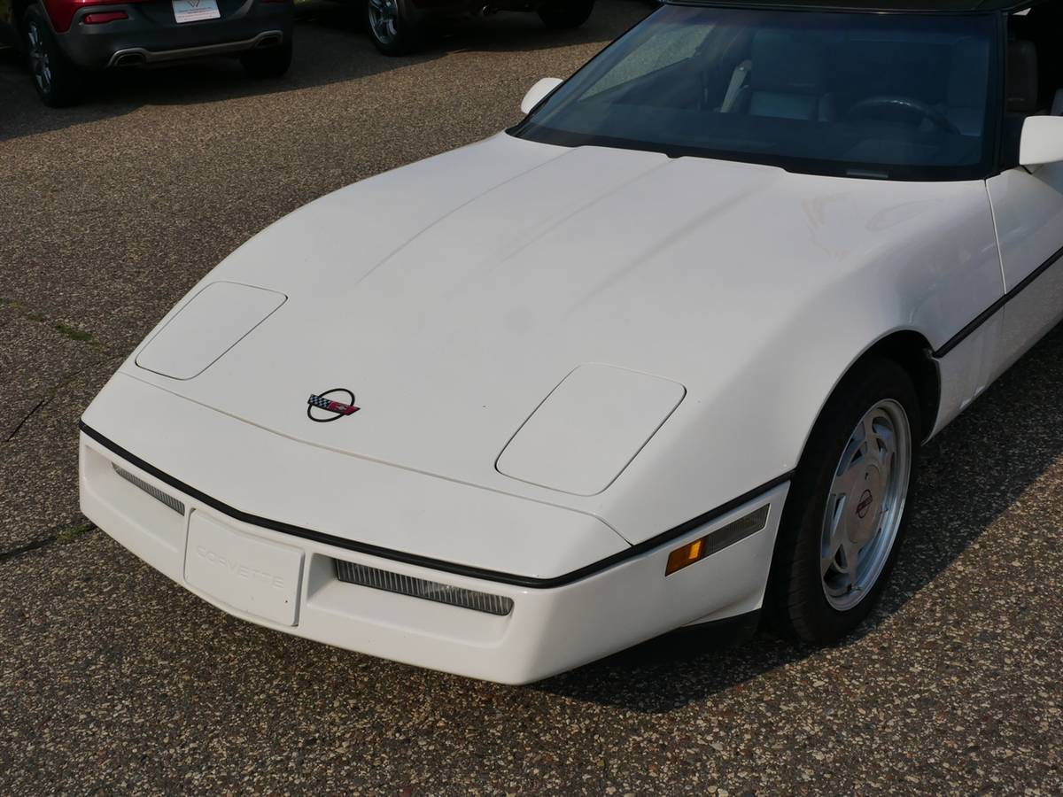 Chevrolet-Corvette-1988-9