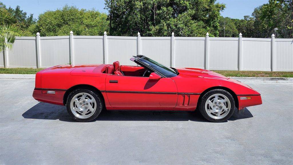 Chevrolet-Corvette-1990-8