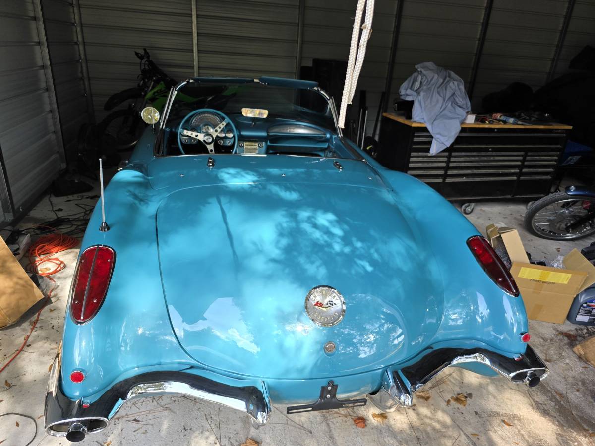 Chevrolet-Corvette-2dr-convertib-1960-3