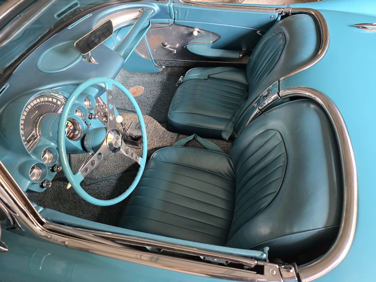 Chevrolet-Corvette-2dr-convertib-1960