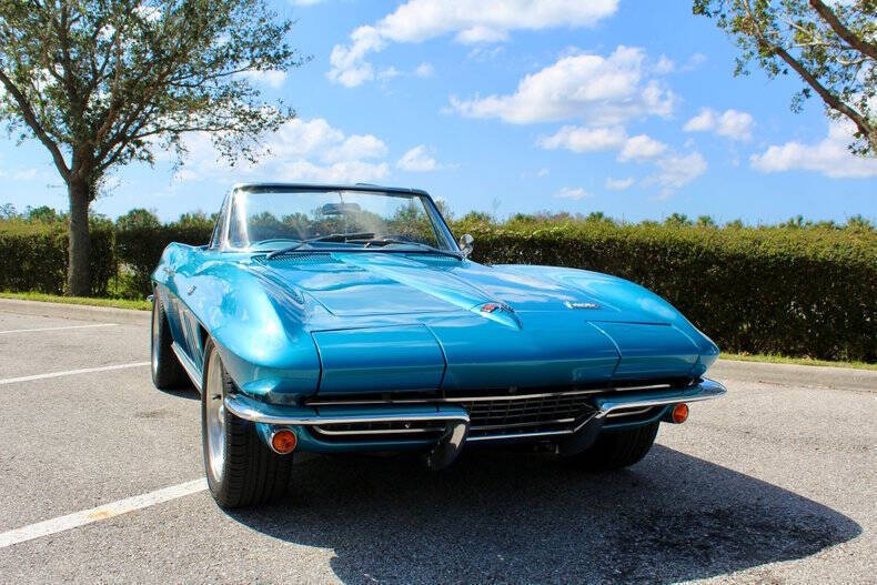 Chevrolet-Corvette-Berline-1966-4