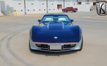 Chevrolet-Corvette-Berline-1978-2