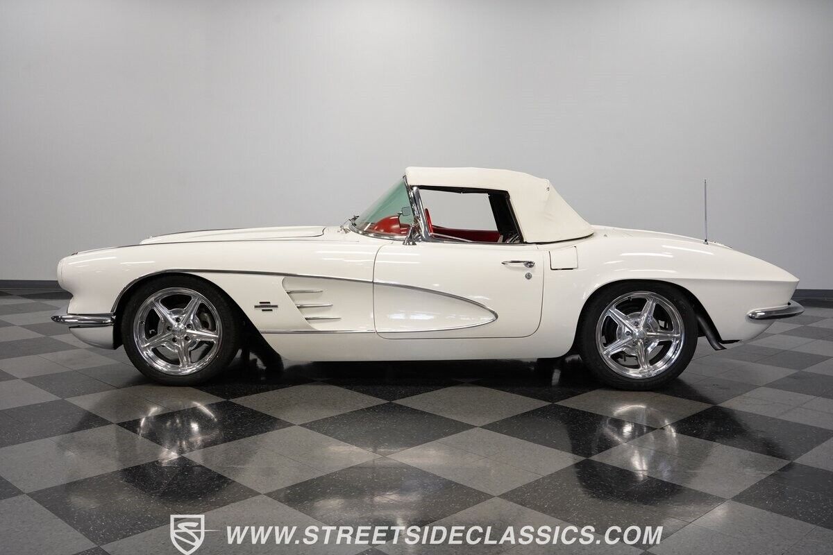 Chevrolet-Corvette-Cabriolet-1961-2