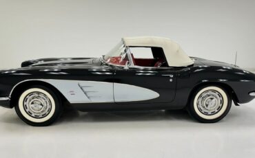 Chevrolet-Corvette-Cabriolet-1961-2