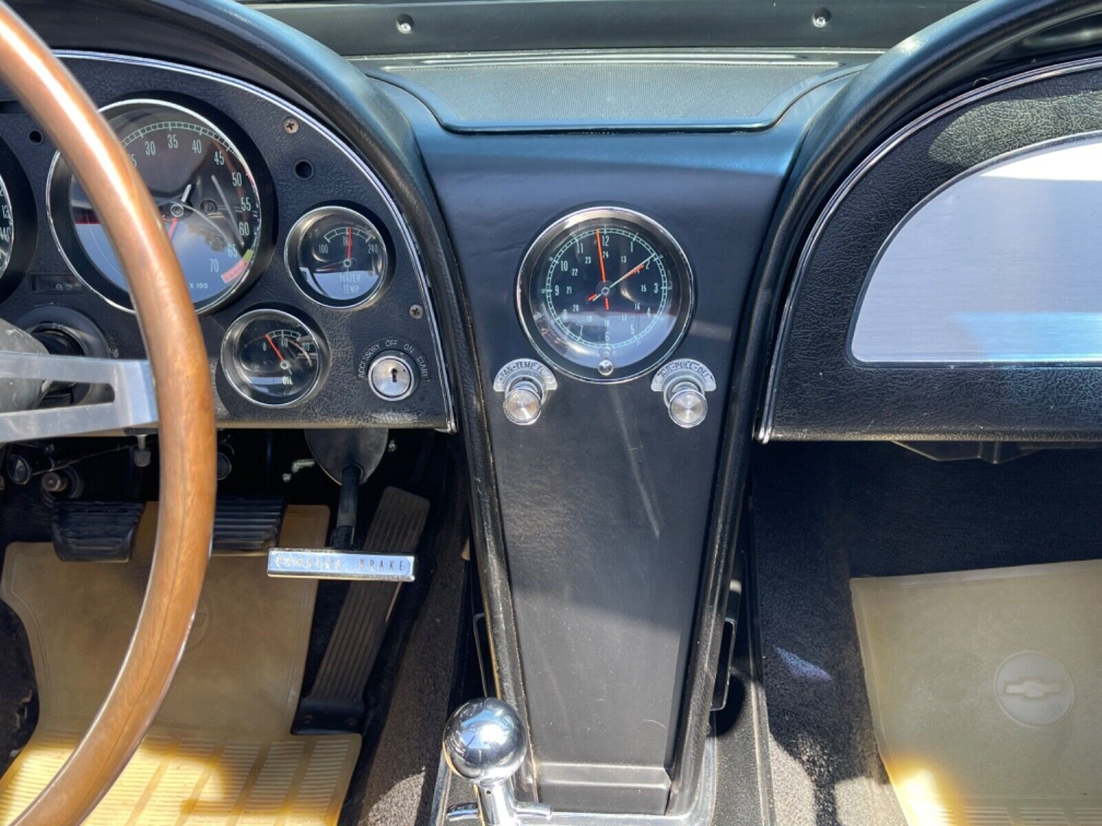 Chevrolet-Corvette-Cabriolet-1965-14