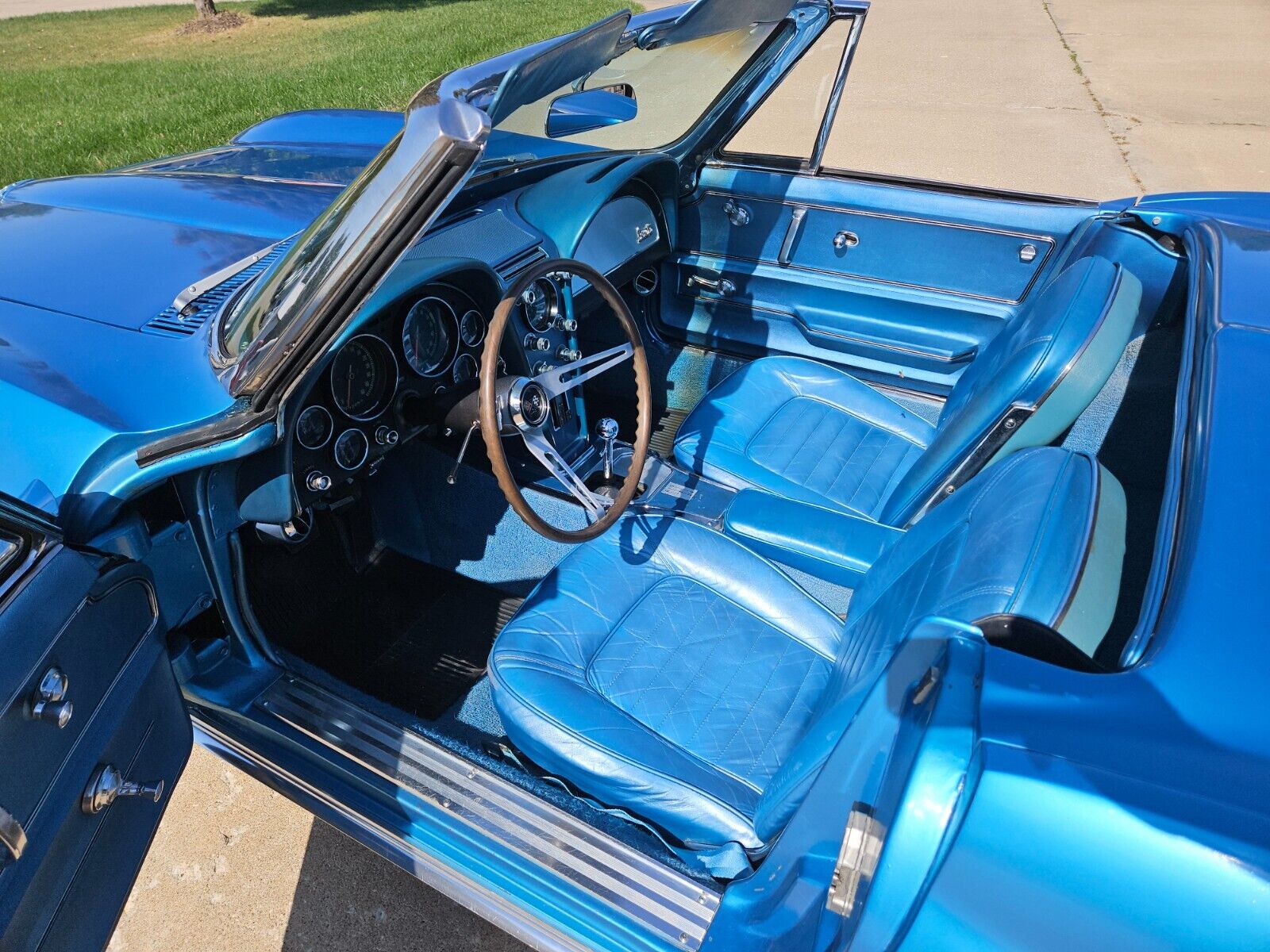 Chevrolet-Corvette-Cabriolet-1966-24