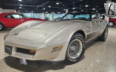 Chevrolet-Corvette-Cabriolet-1982-2