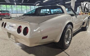 Chevrolet-Corvette-Cabriolet-1982-4