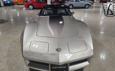 Chevrolet-Corvette-Cabriolet-1982-6