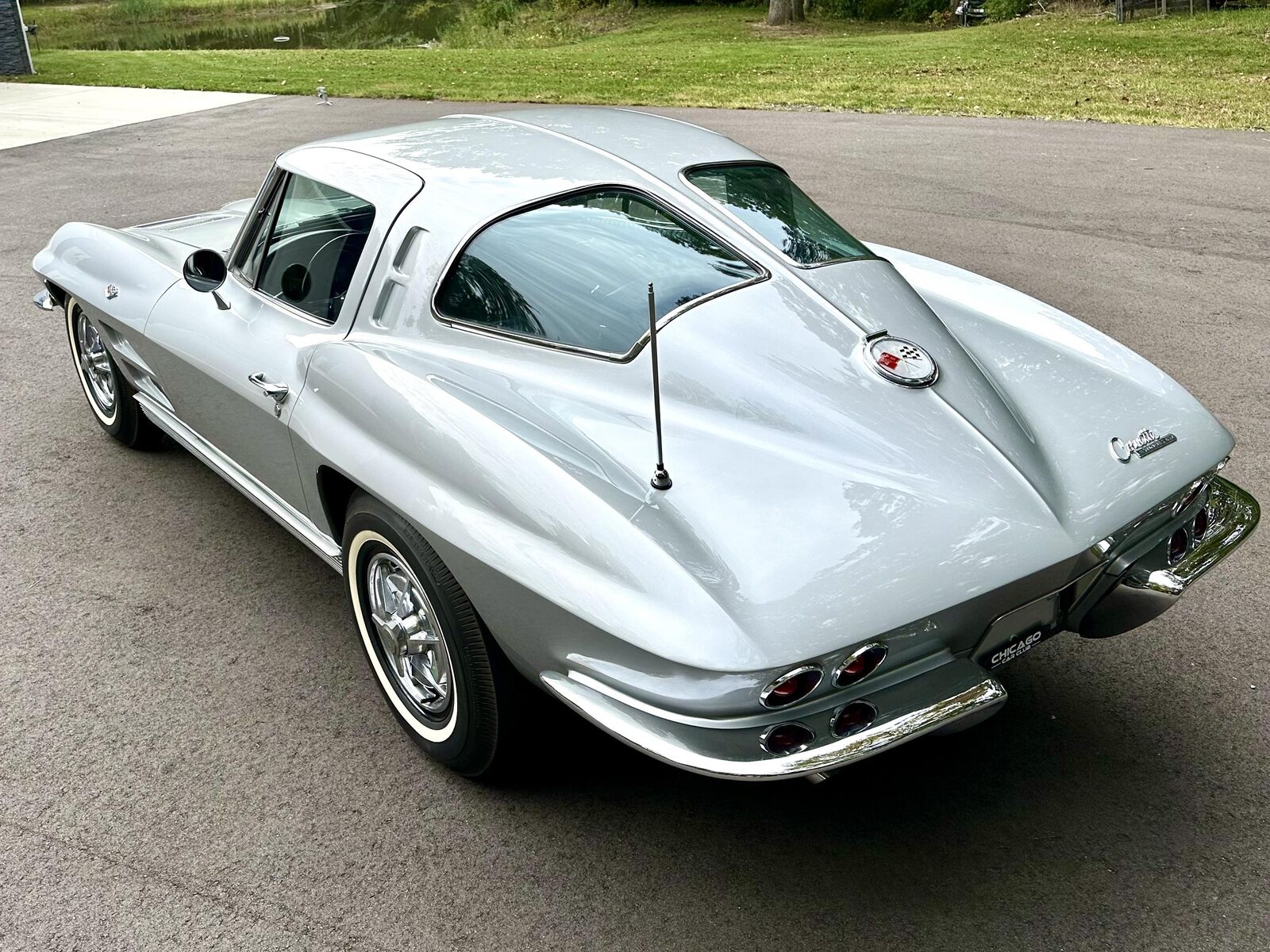 Chevrolet-Corvette-Coupe-1963-1