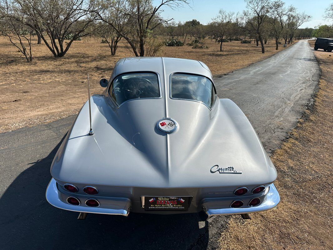 Chevrolet-Corvette-Coupe-1963-11