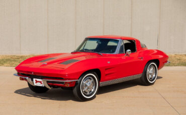 Chevrolet-Corvette-Coupe-1963-2