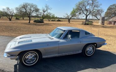 Chevrolet-Corvette-Coupe-1963-2