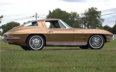 Chevrolet-Corvette-Coupe-1963-32