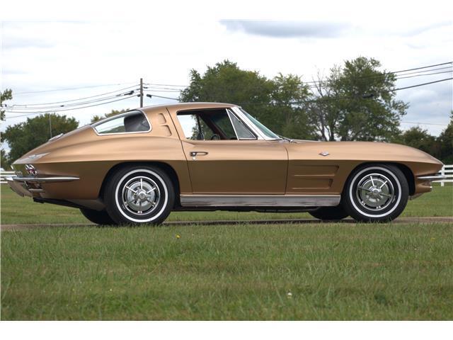 Chevrolet-Corvette-Coupe-1963-32