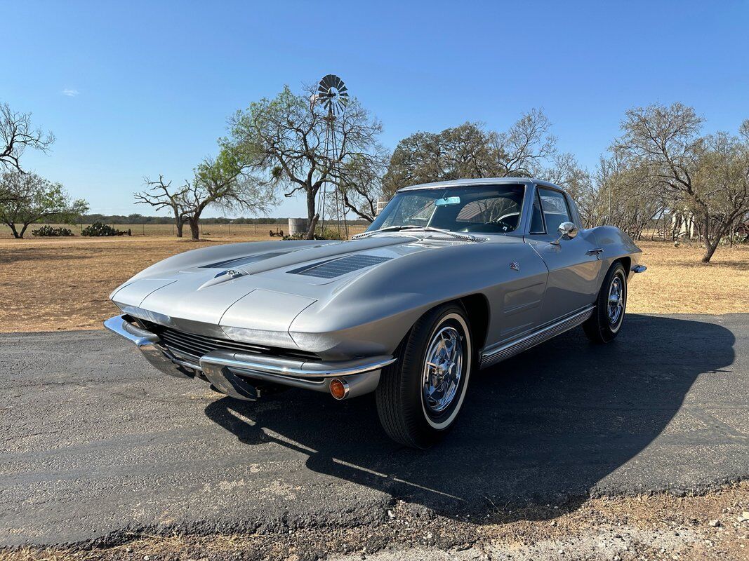 Chevrolet-Corvette-Coupe-1963-4