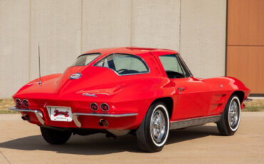 Chevrolet-Corvette-Coupe-1963-5