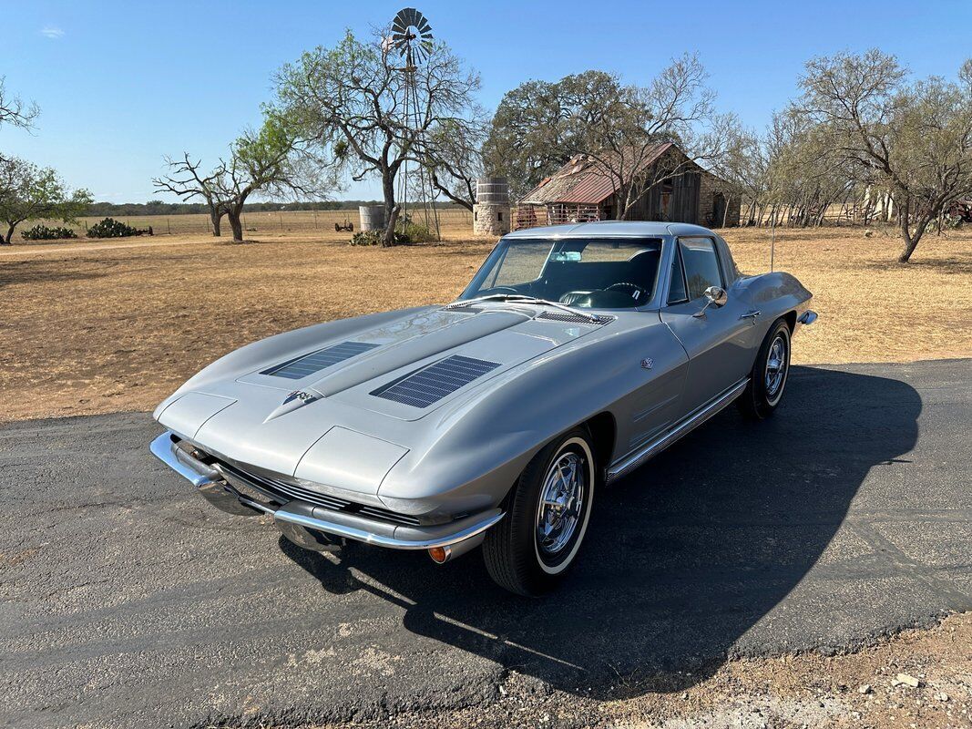 Chevrolet-Corvette-Coupe-1963-5