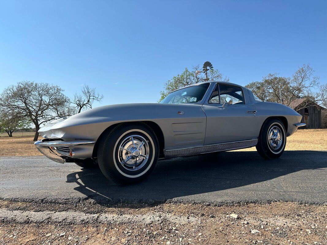 Chevrolet-Corvette-Coupe-1963-8