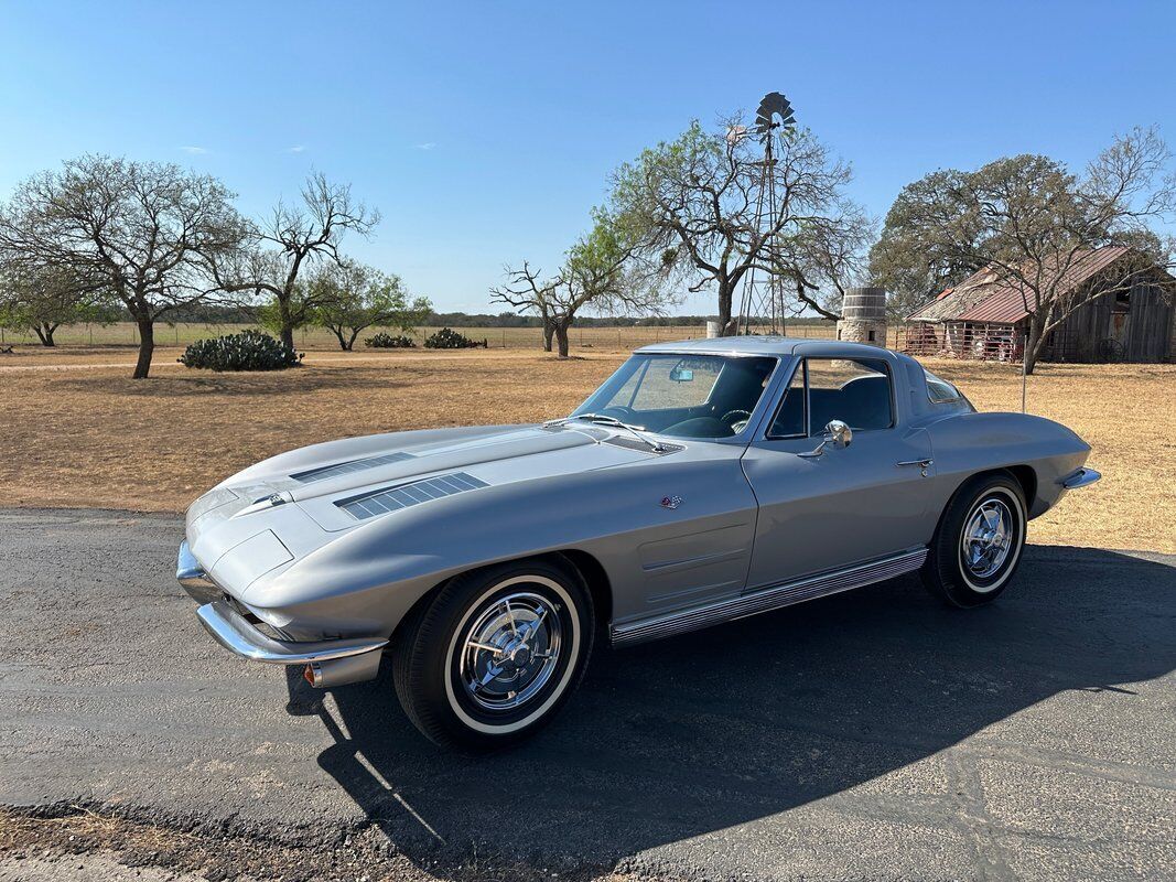 Chevrolet-Corvette-Coupe-1963-9