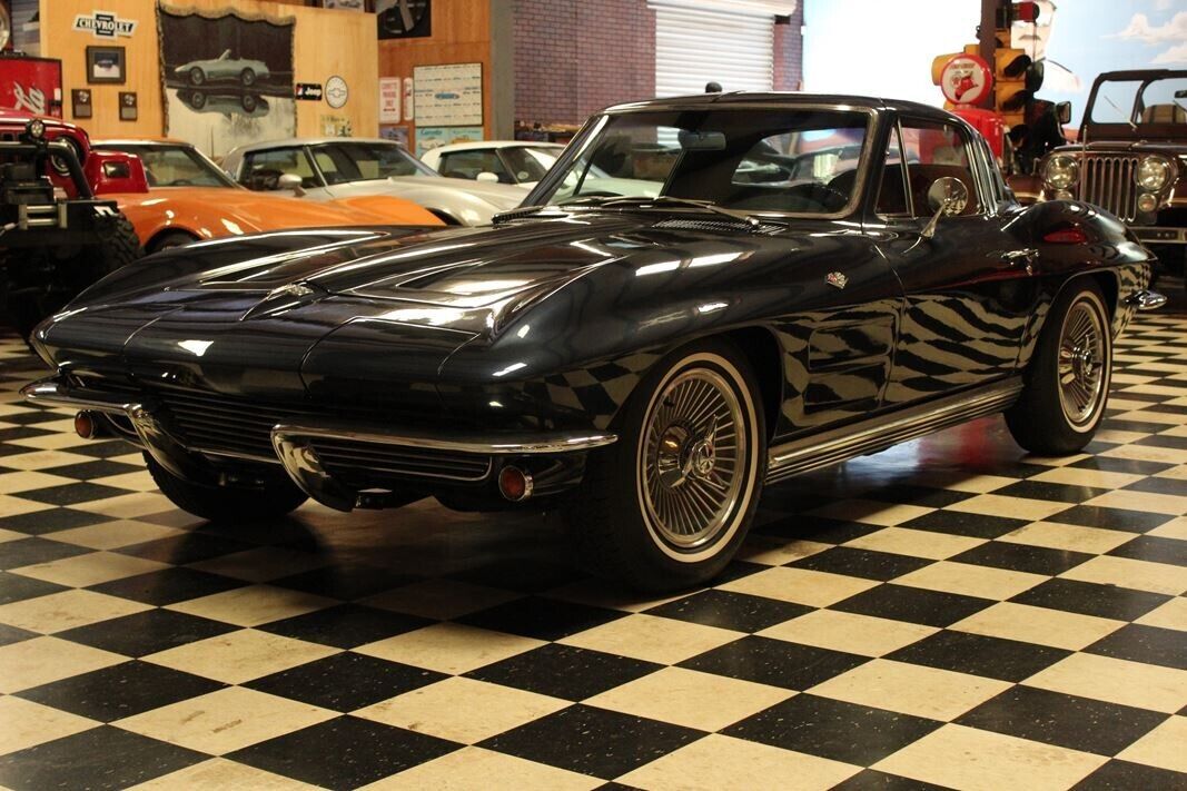 Chevrolet-Corvette-Coupe-1964-2