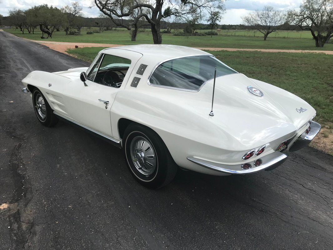 Chevrolet-Corvette-Coupe-1964-2