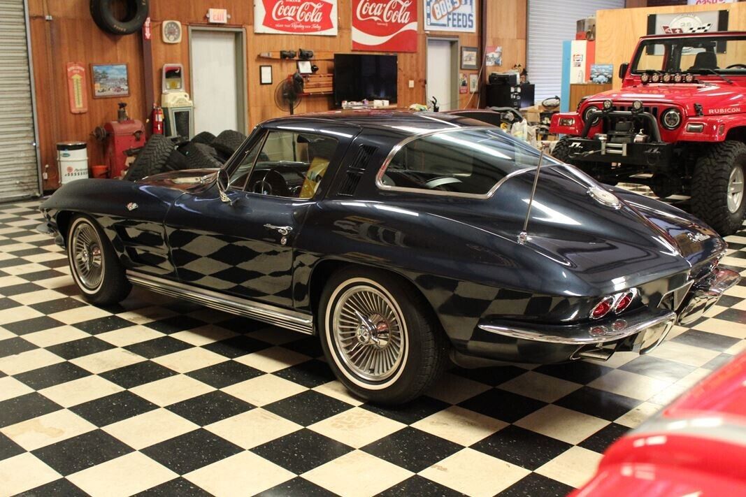 Chevrolet-Corvette-Coupe-1964-3