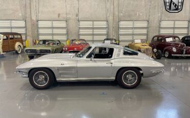 Chevrolet-Corvette-Coupe-1964-3