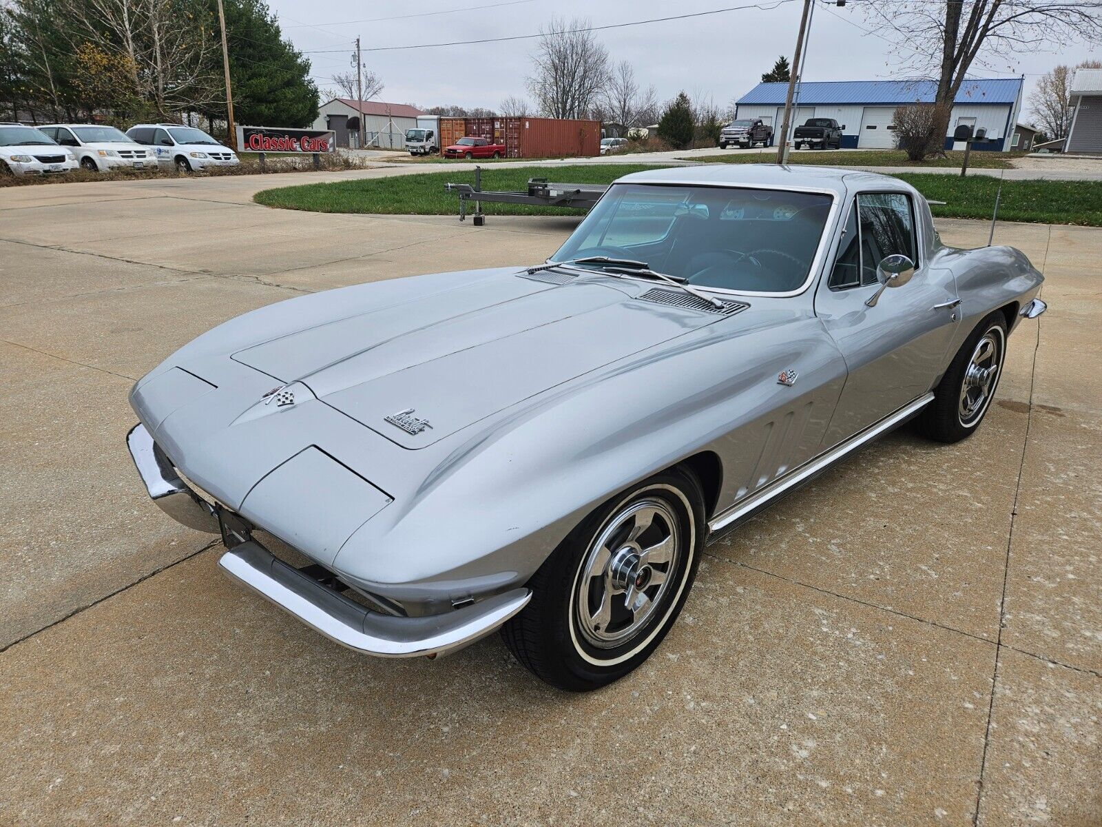 Chevrolet-Corvette-Coupe-1966-1