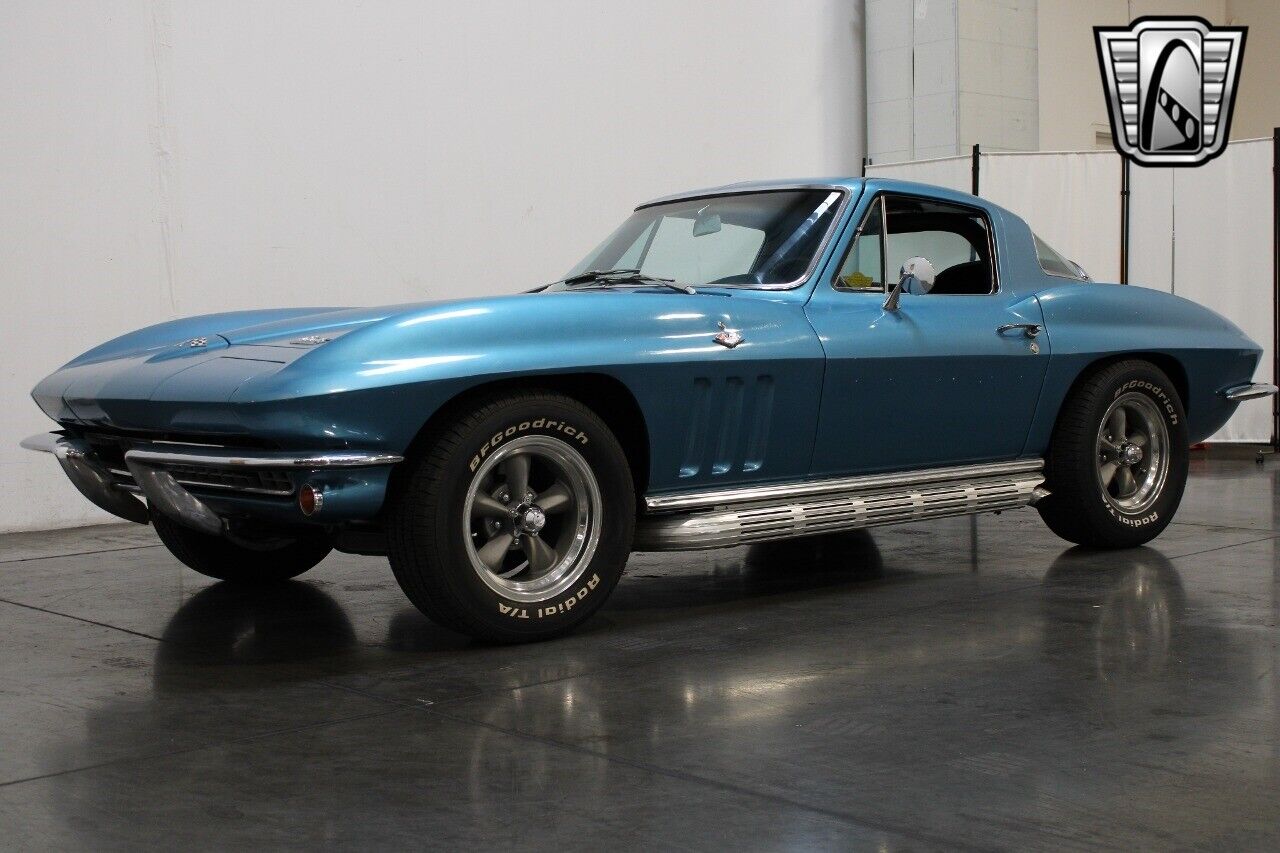 Chevrolet-Corvette-Coupe-1966-11