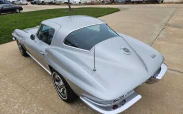 Chevrolet-Corvette-Coupe-1966-12