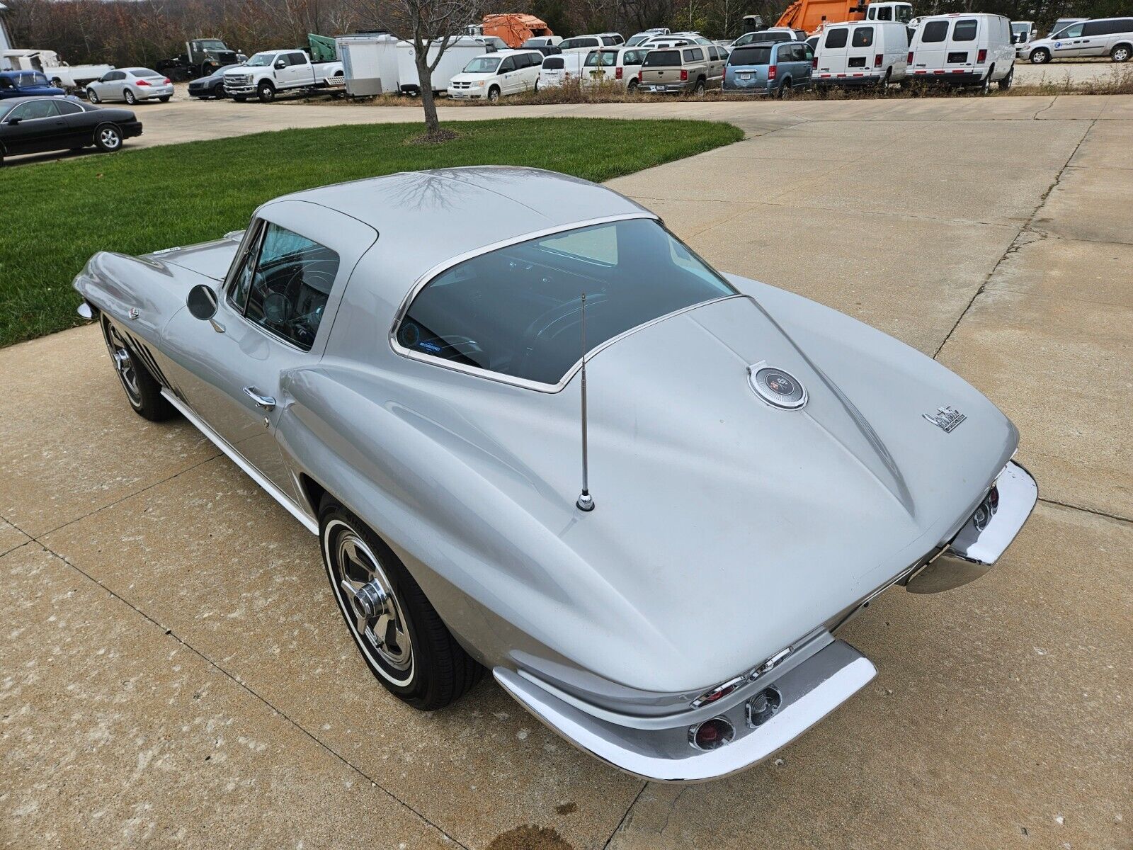 Chevrolet-Corvette-Coupe-1966-12