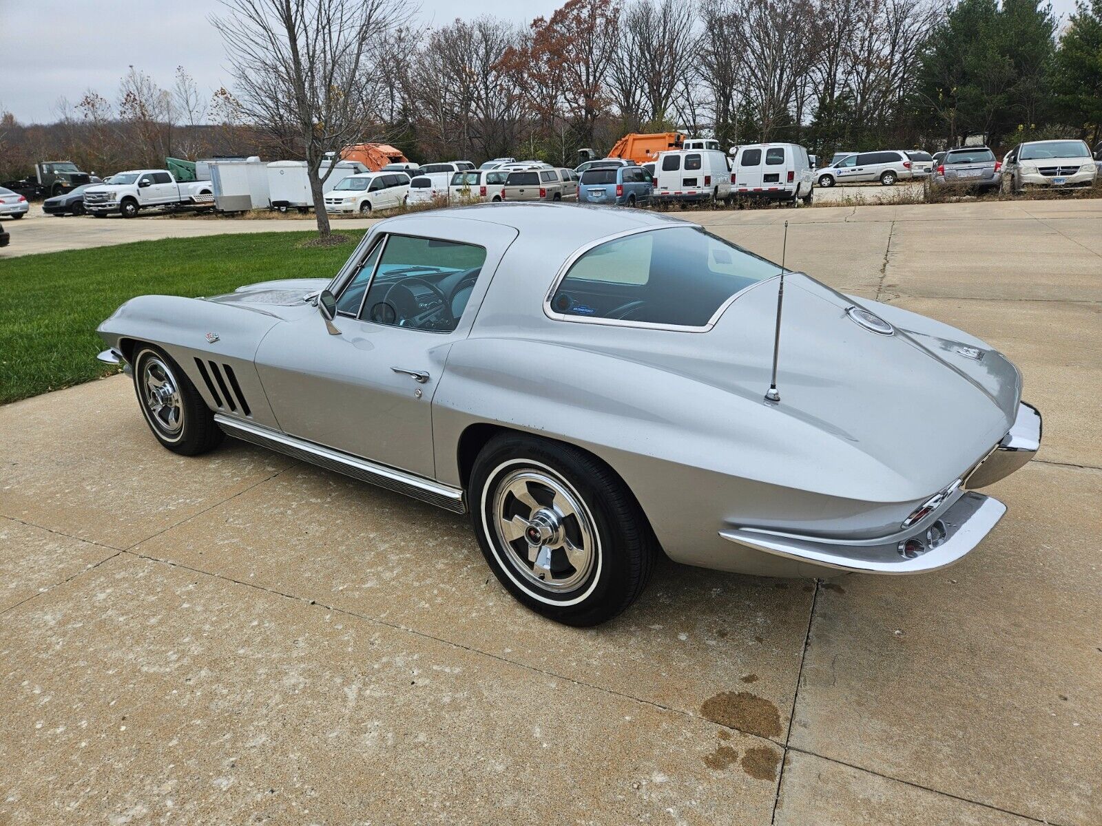 Chevrolet-Corvette-Coupe-1966-13