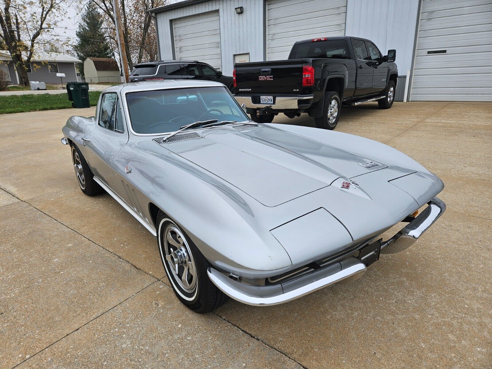 Chevrolet-Corvette-Coupe-1966-3