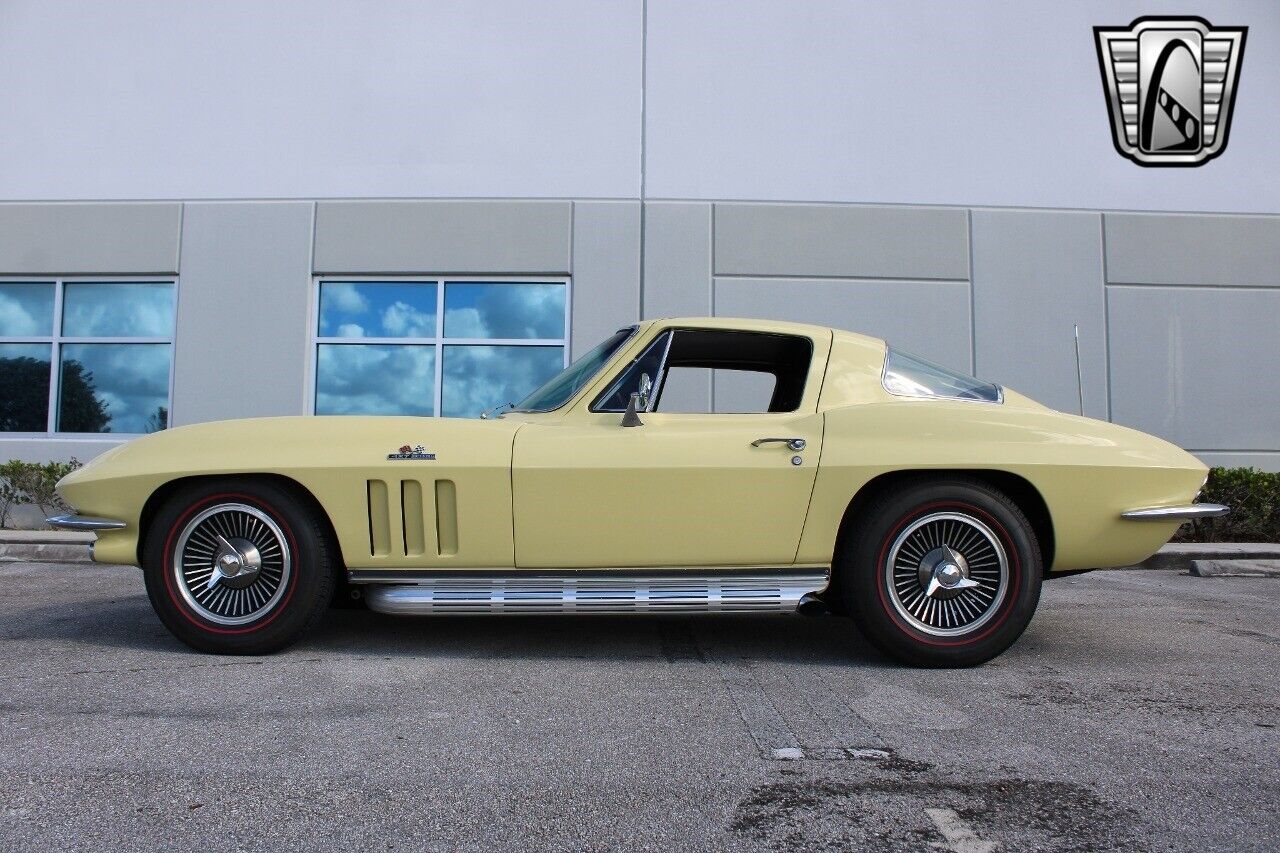 Chevrolet-Corvette-Coupe-1966-4