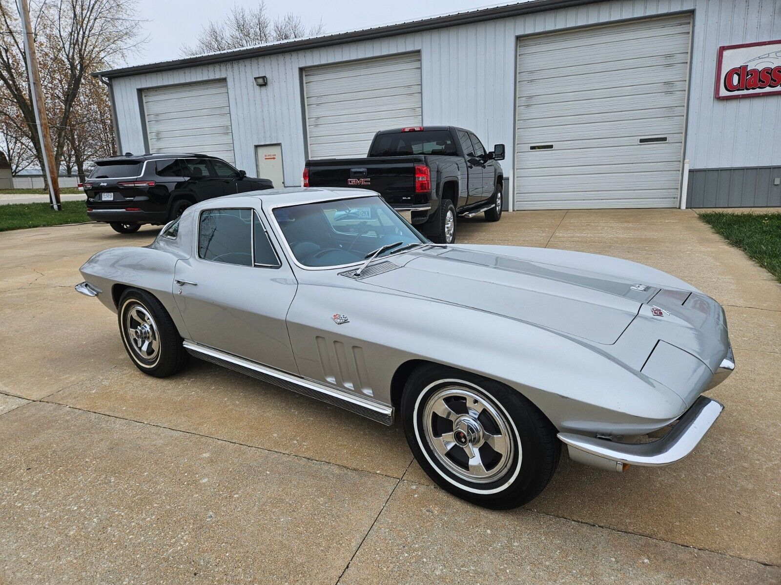 Chevrolet-Corvette-Coupe-1966-4