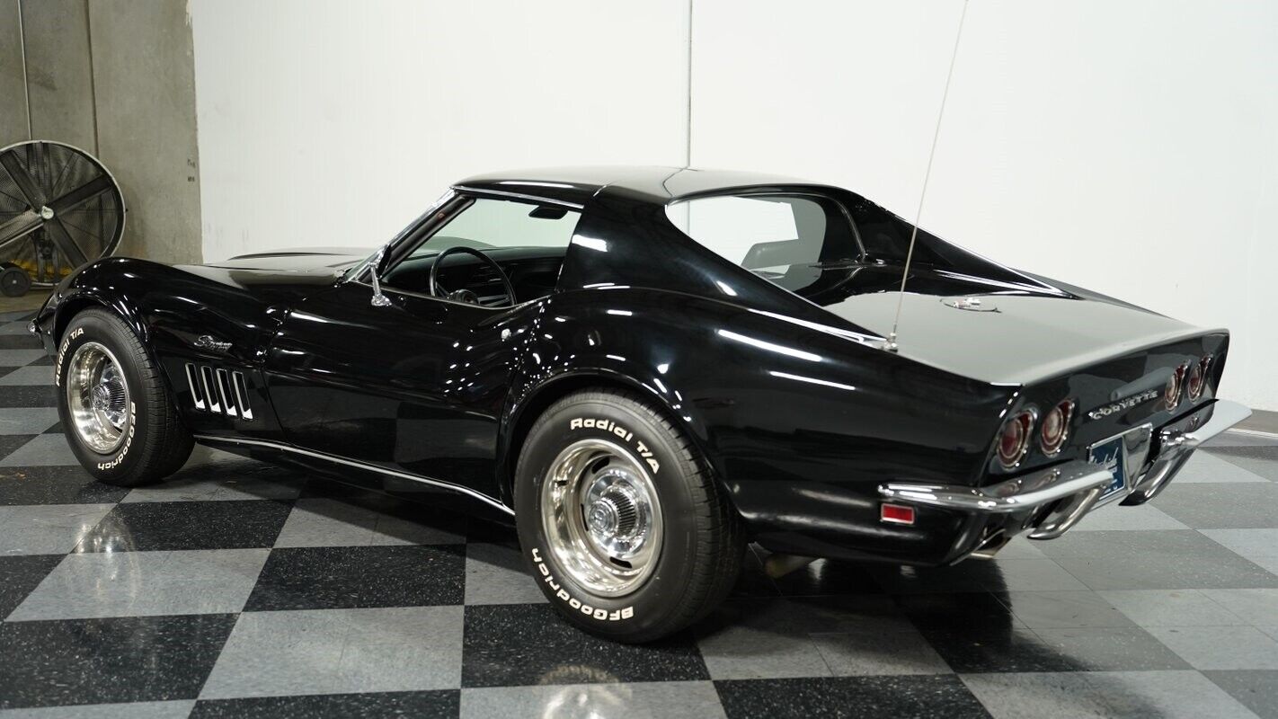 Chevrolet-Corvette-Coupe-1969-6