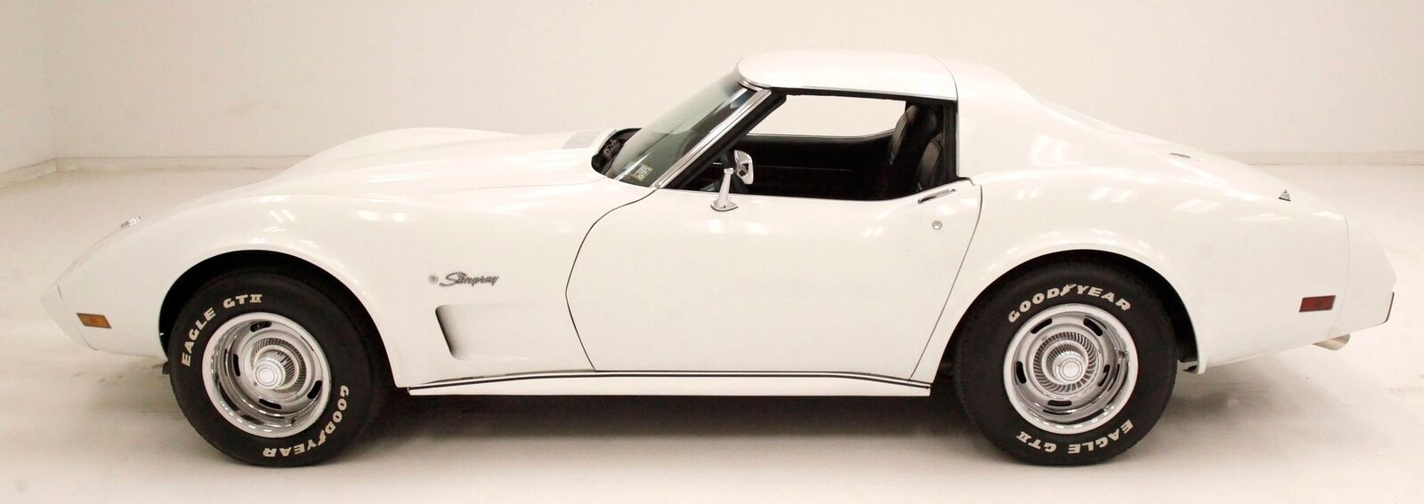 Chevrolet-Corvette-Coupe-1976-1