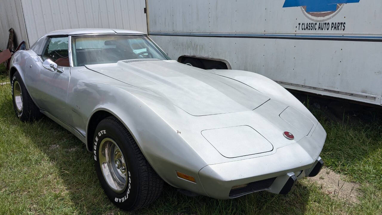 Chevrolet-Corvette-Coupe-1976-2