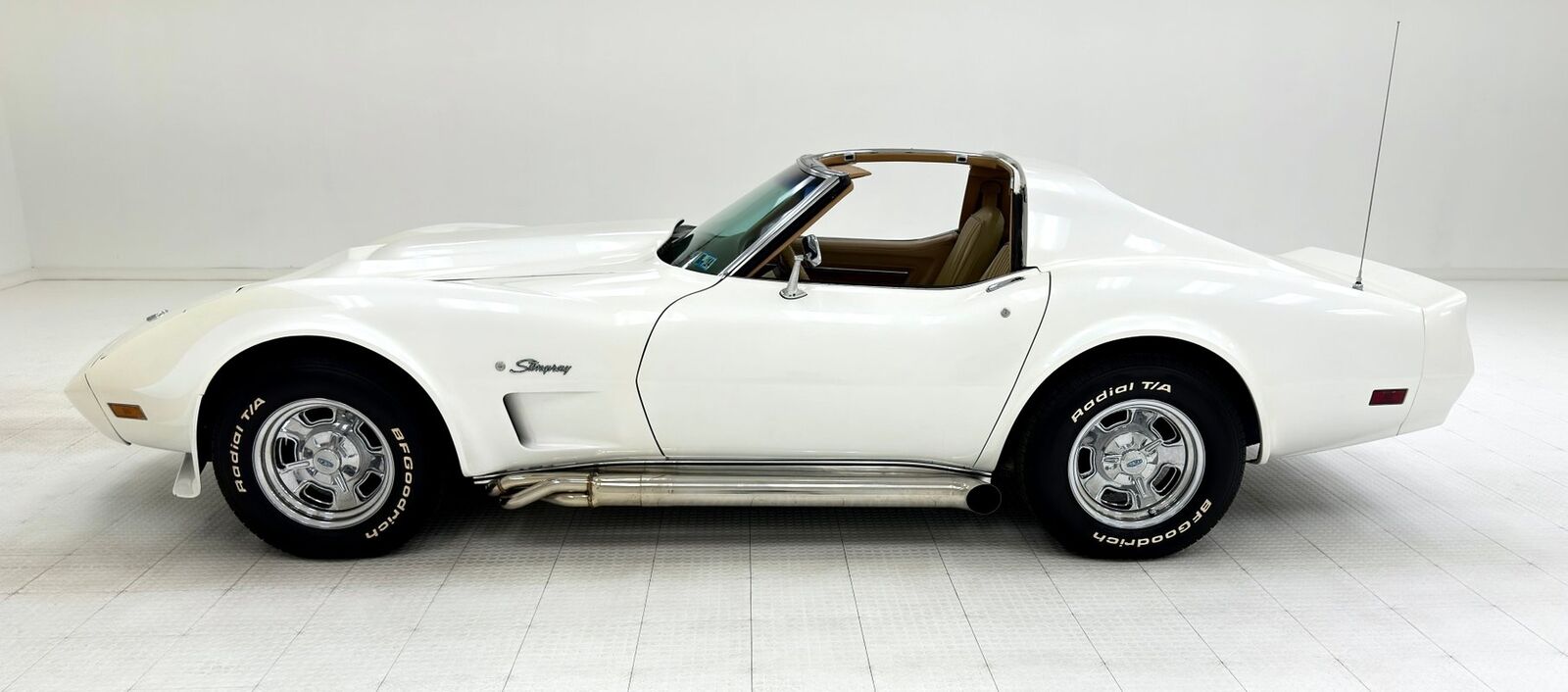 Chevrolet-Corvette-Coupe-1976-2